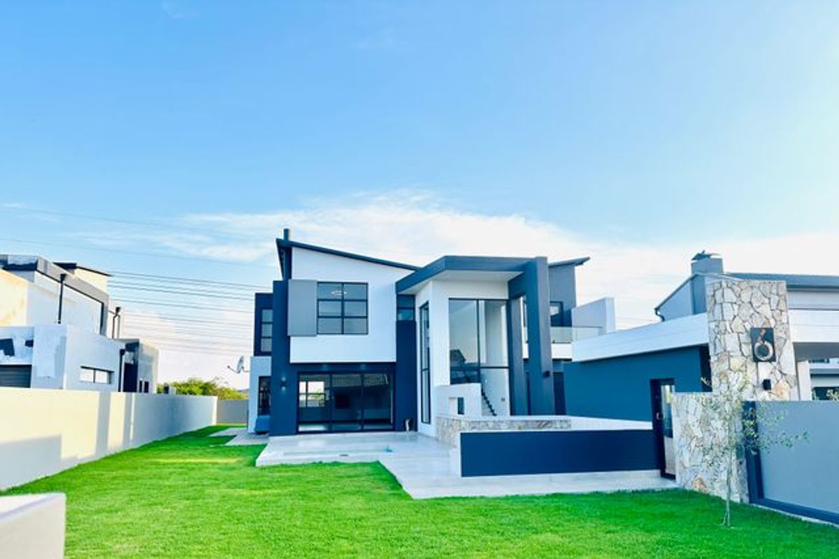 Elegant Double-Story Home with Pool & Boma in Sought-After Midstream Heights - Photo 3