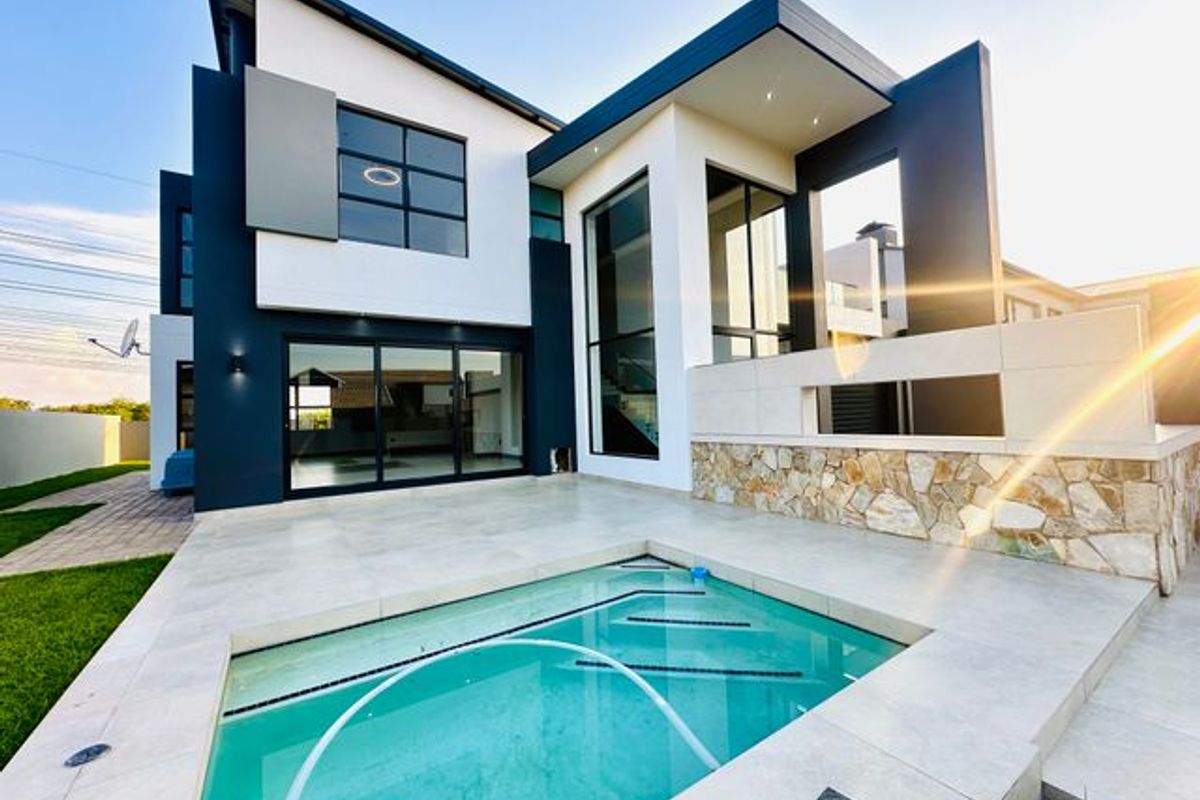 Elegant Double-Story Home with Pool & Boma in Sought-After Midstream Heights - Photo 5