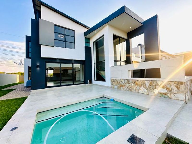 Elegant Double-Story Home with Pool & Boma in Sought-After Midstream Heights - Photo 5