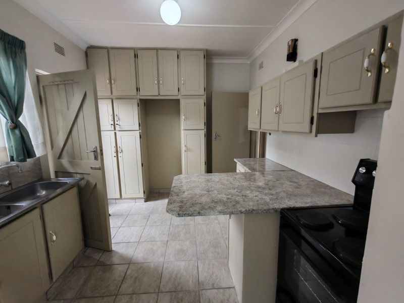 3 Bedroom house with flatlet for Sale in Sasolburg Ext 4 - Business opportunity - Photo 8