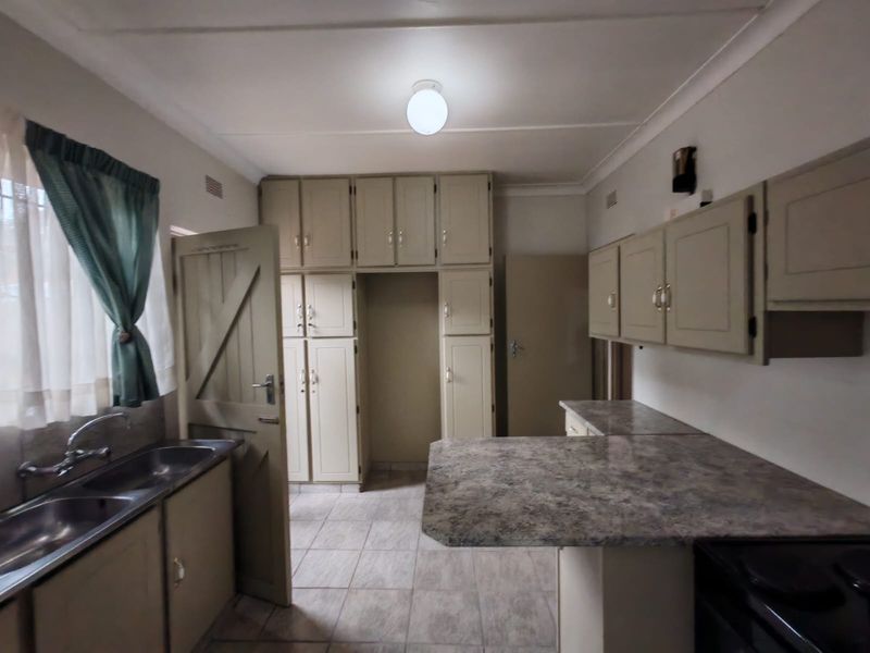 3 Bedroom house with flatlet for Sale in Sasolburg Ext 4 - Business opportunity - Photo 7