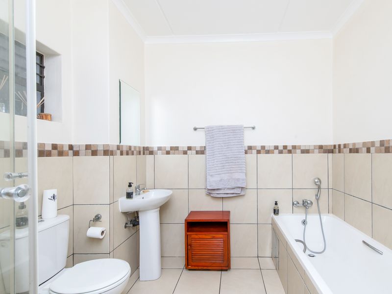 SERIOUS SELLER ASKING R760 000.00! - Photo 7