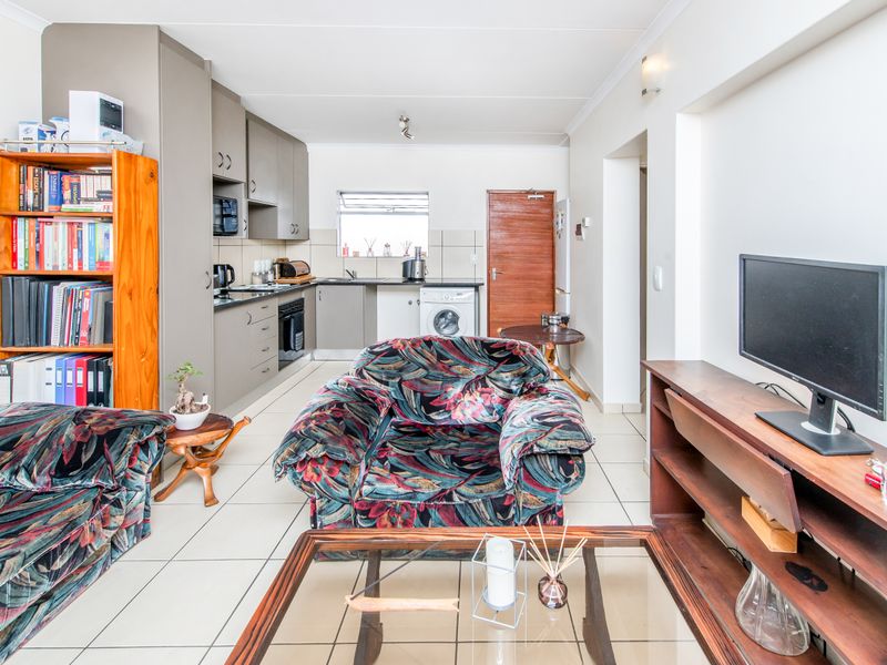 SERIOUS SELLER ASKING R760 000.00! - Photo 4