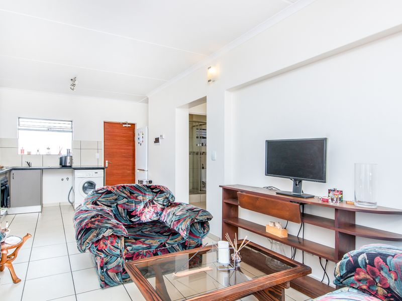 SERIOUS SELLER ASKING R760 000.00! - Photo 5