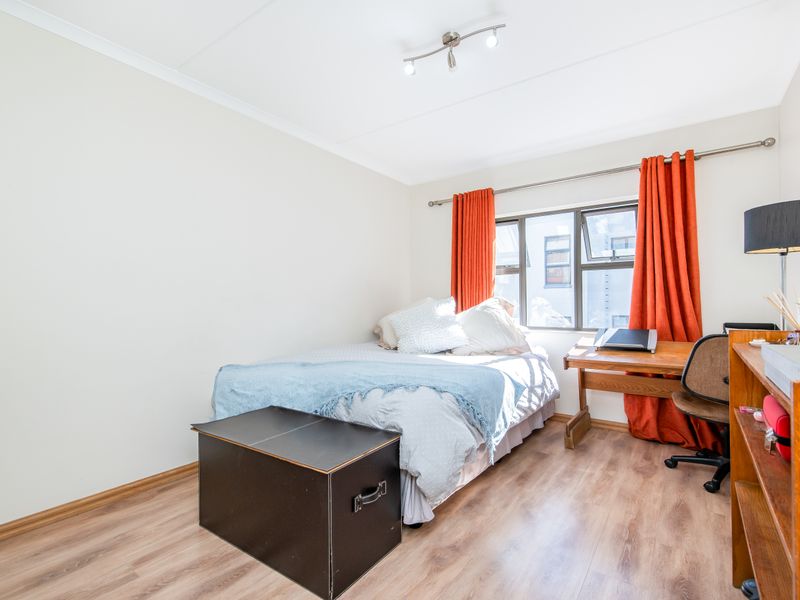 SERIOUS SELLER ASKING R760 000.00! - Photo 9