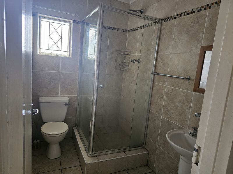 Cambridge - Spacious Garden flat with secure parking Available Immediately - Photo 5