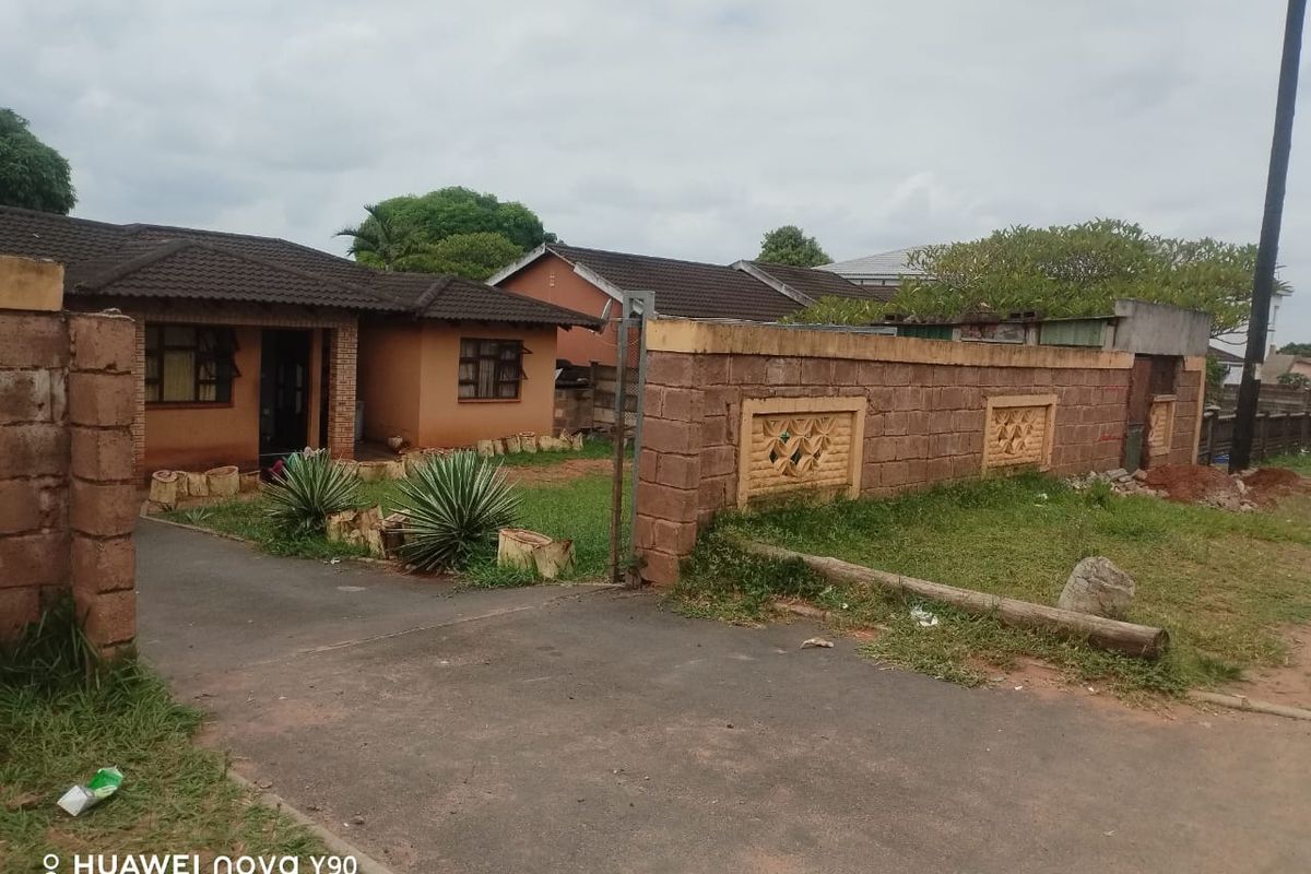 House For Sale In Empangeni - Photo 2
