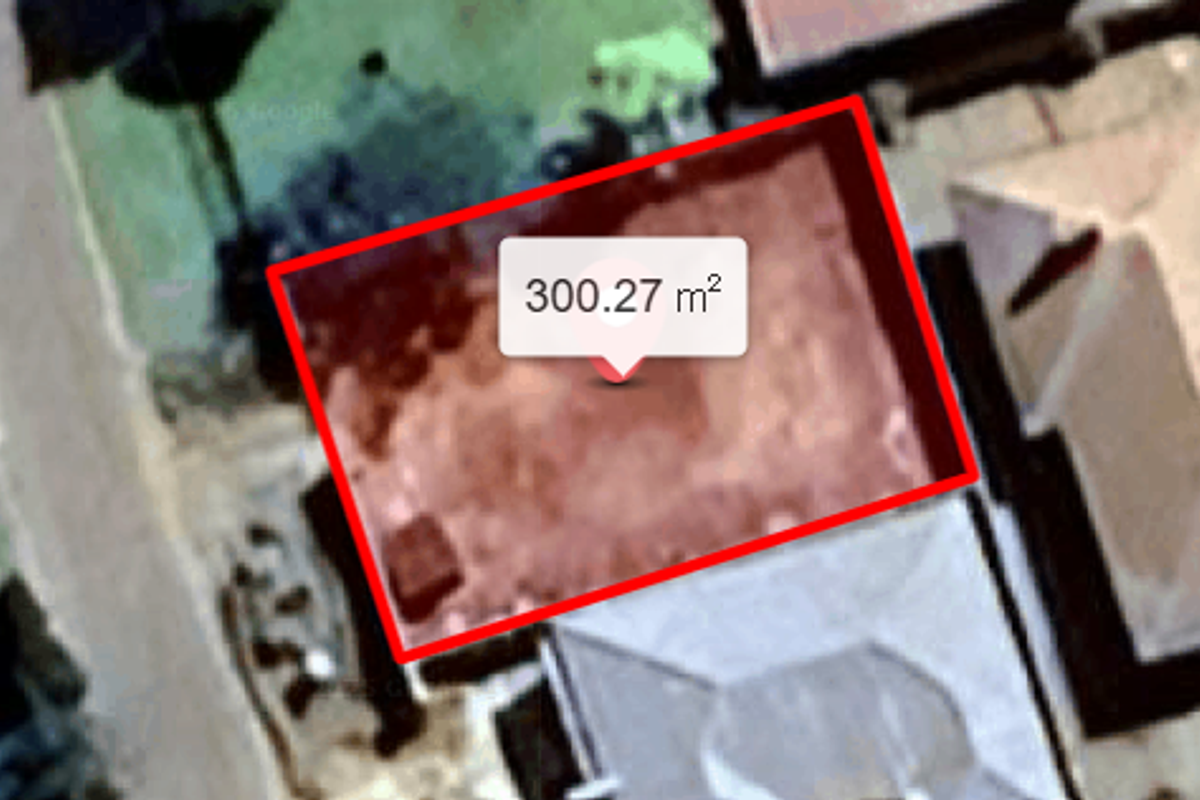 Aerial view of a vacant residential plot measuring 300.27 square meters, situated within an established neighborhood.