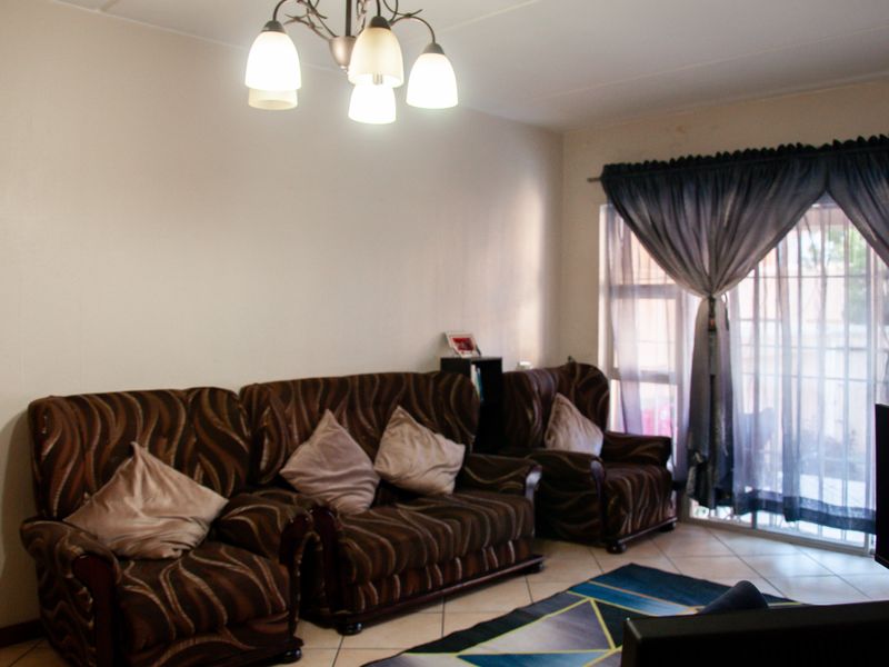 Attractive Ground Floor Apartment in Sunset Valley Complex. - Photo 7