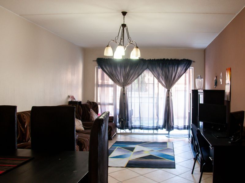 Attractive Ground Floor Apartment in Sunset Valley Complex. - Photo 6