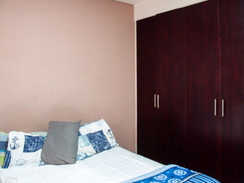 Attractive Ground Floor Apartment in Sunset Valley Complex. - Photo 9