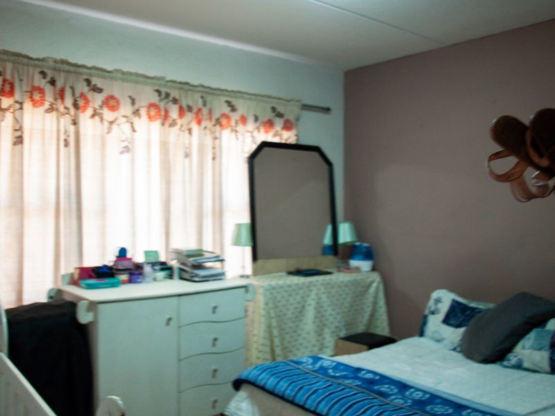 Attractive Ground Floor Apartment in Sunset Valley Complex. - Photo 8