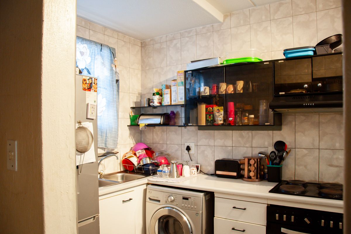 Attractive Ground Floor Apartment in Sunset Valley Complex. - Photo 3