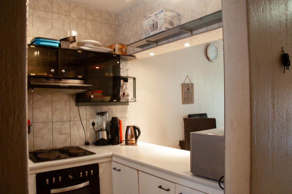 Attractive Ground Floor Apartment in Sunset Valley Complex. - Photo 4