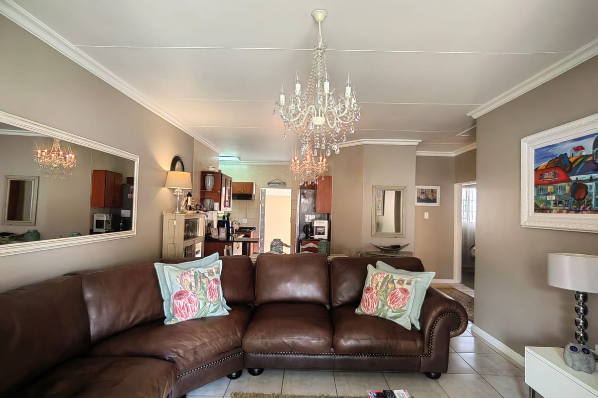 Stylish Townhouse for sale in Parys - Photo 3