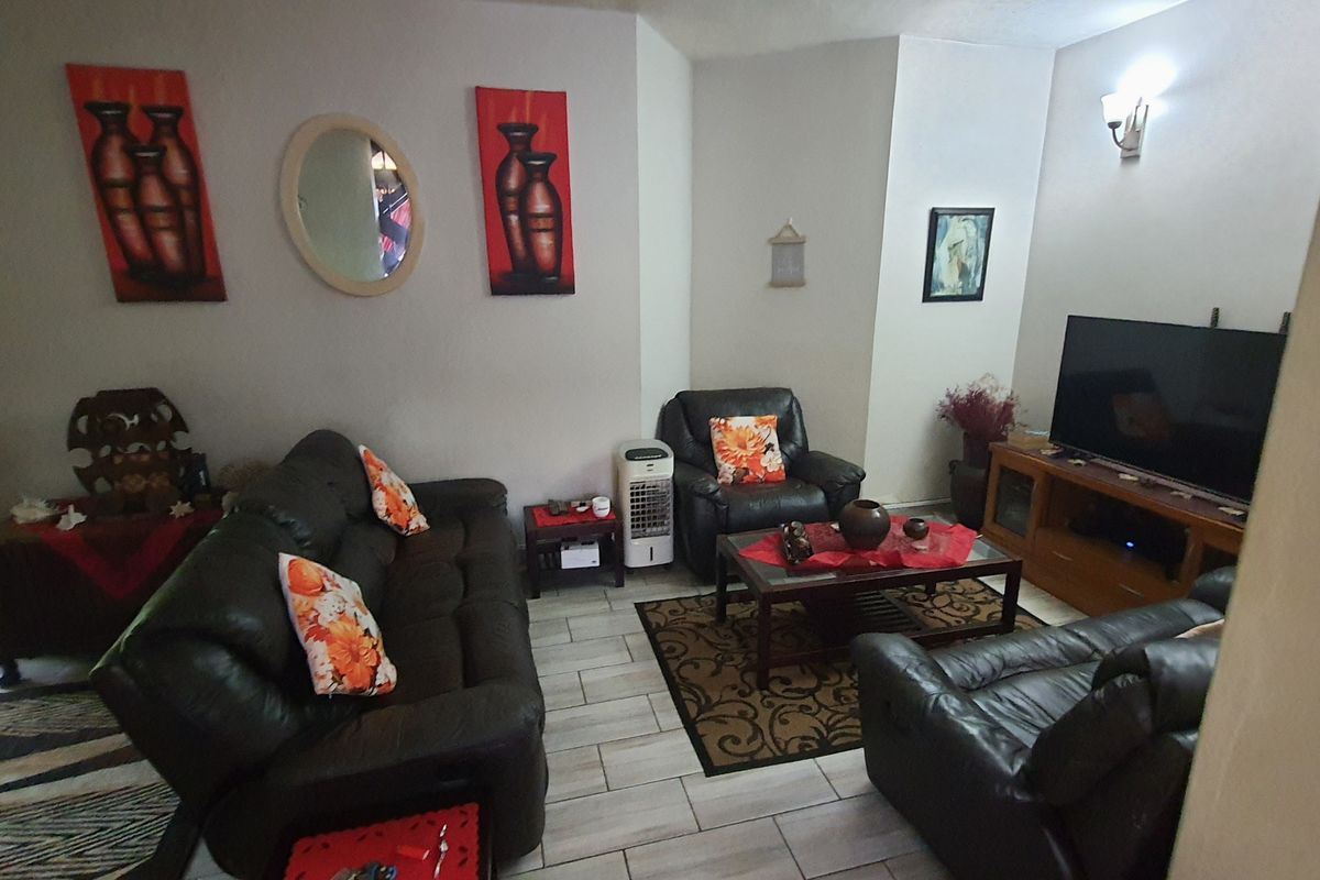 Just Listed! x3 bed Duplex in Meerensee - Photo 4