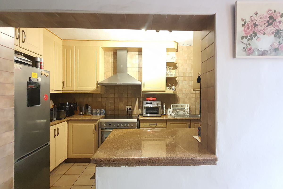 Just Listed! x3 bed Duplex in Meerensee - Photo 2