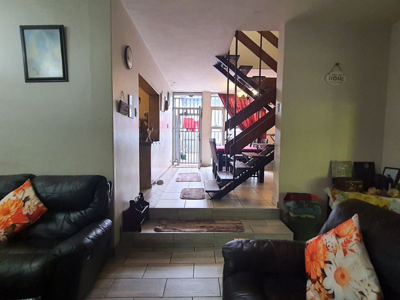 Just Listed! x3 bed Duplex in Meerensee - Photo 9