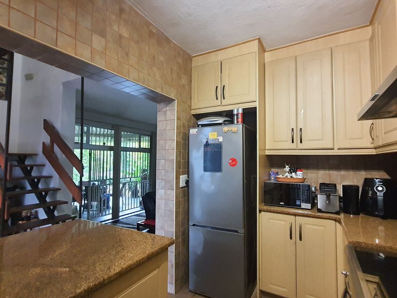 Just Listed! x3 bed Duplex in Meerensee - Photo 6