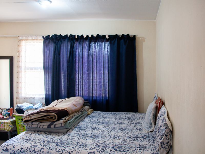 Bright and airy ground floor apartment in Sunset Close  complex. - Photo 7