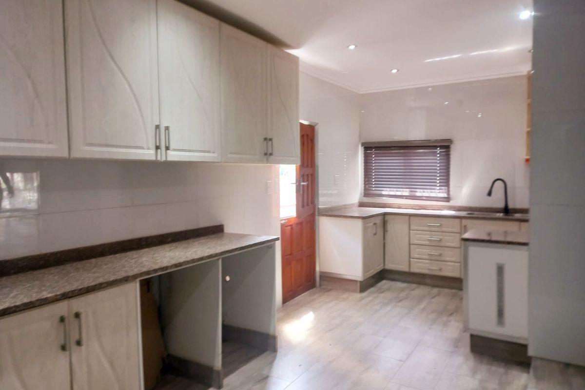 Lovely Home, Escombe, Queensburgh - Photo 4