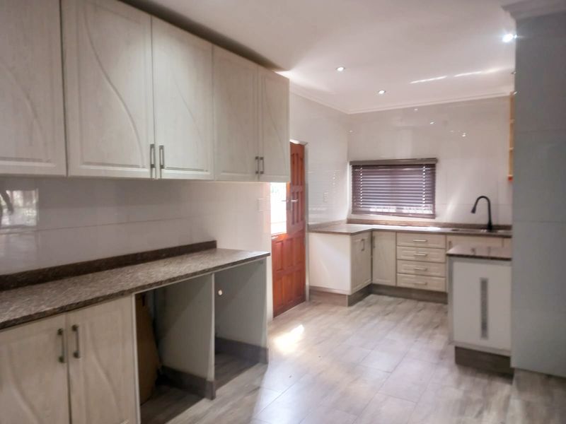 Lovely Home, Escombe, Queensburgh - Photo 4