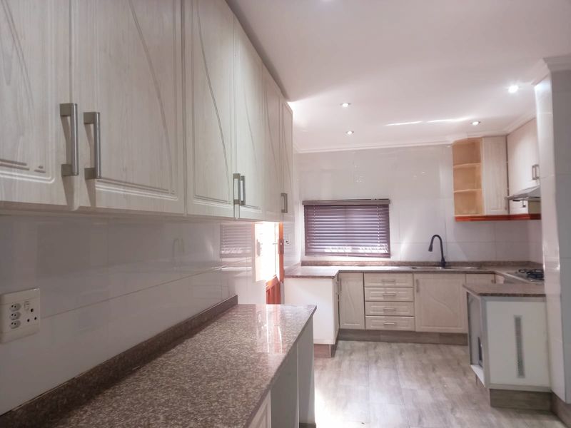 Lovely Home, Escombe, Queensburgh - Photo 5