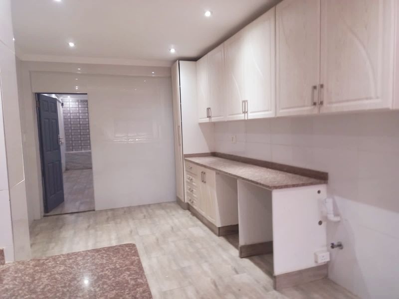 Lovely Home, Escombe, Queensburgh - Photo 9