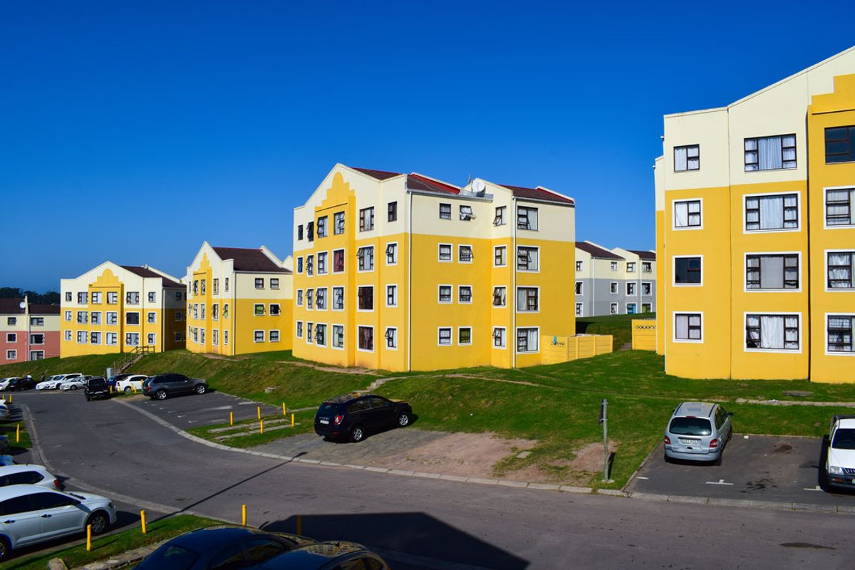 Neat & Secure 2-Bedroom Apartment with 24-Hour Security - Photo 2