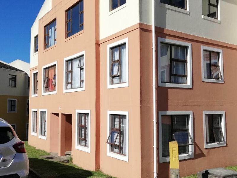Neat & Secure 2-Bedroom Apartment with 24-Hour Security - Photo 1
