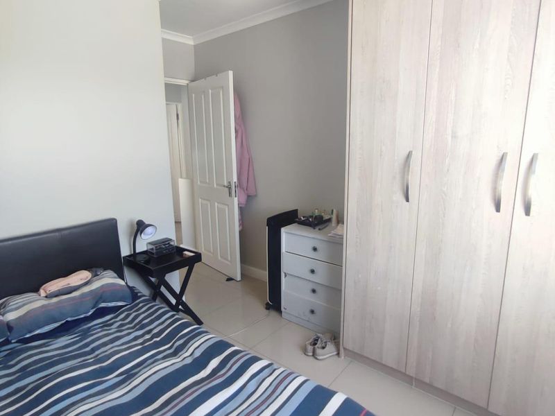 Secure 2 bedroom duplex for rent - Photo 8
