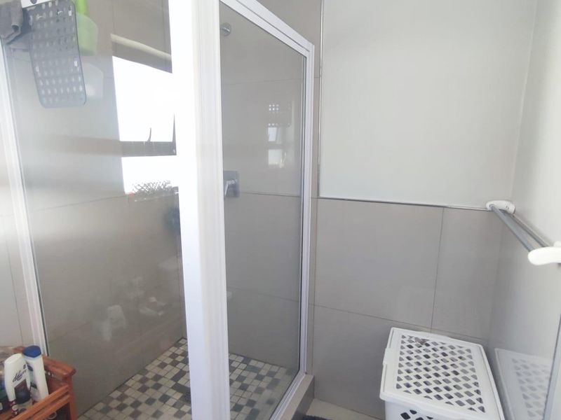 Secure 2 bedroom duplex for rent - Photo 7