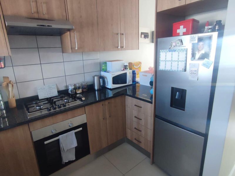Secure 2 bedroom duplex for rent - Photo 6