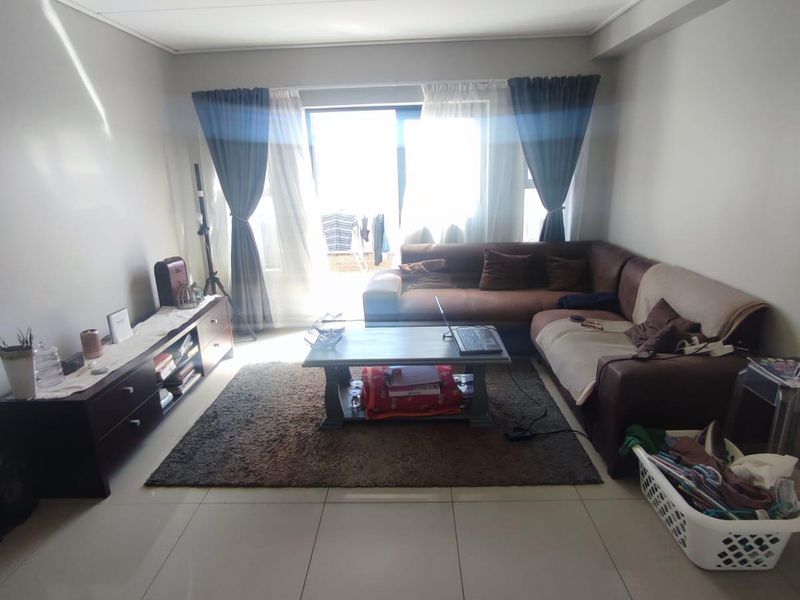 Secure 2 bedroom duplex for rent - Photo 2