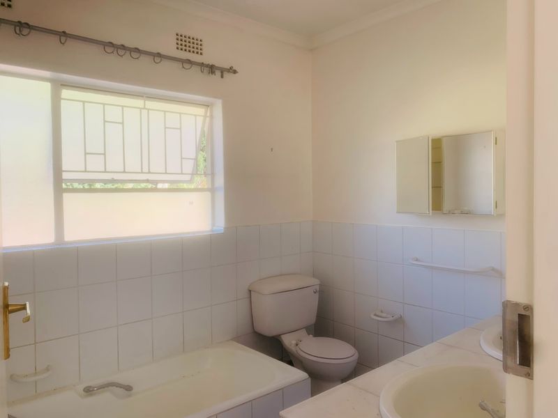 Charming Home with Cottage & Pool to let in Glen Austin - Photo 9