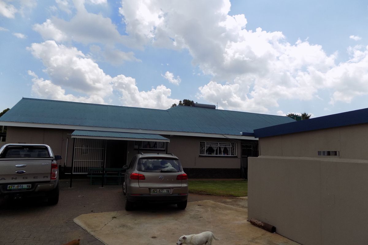 Family home for sale with 2 flatlets - Photo 5