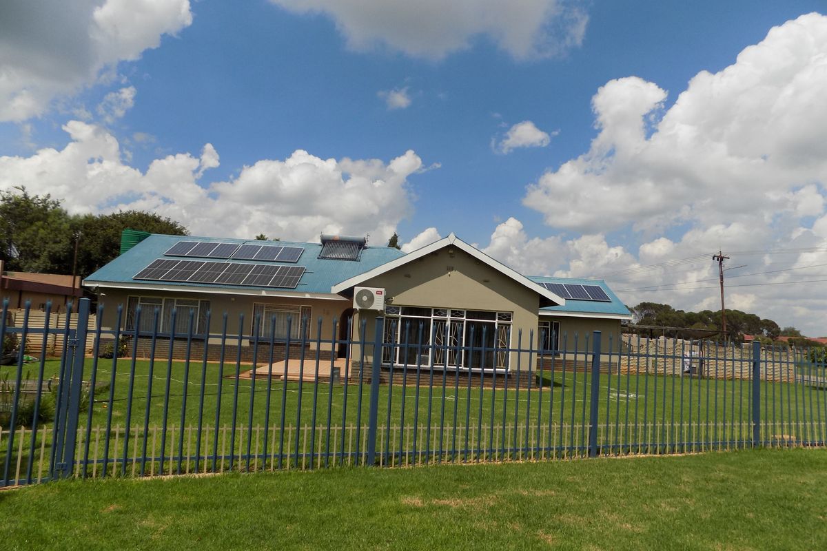 Family home for sale with 2 flatlets - Photo 2