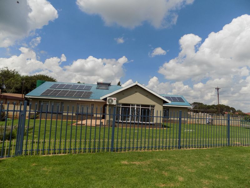 Family home for sale with 2 flatlets - Photo 2