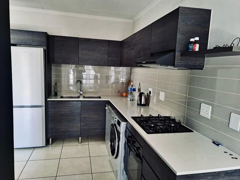 1 Bedroom Apartment for Sale in Oakdene - Photo 6