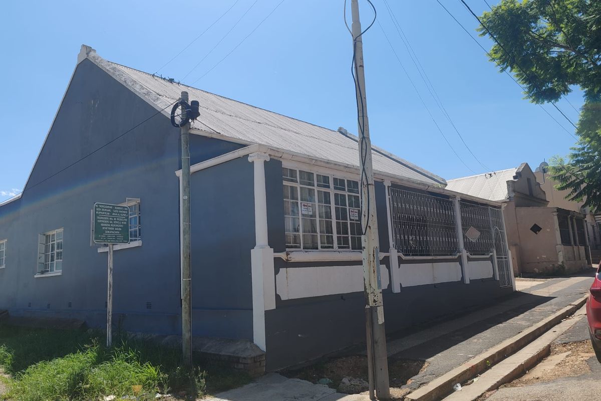 3 bedroom Property in Central - Photo 2