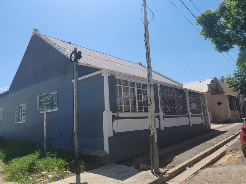 3 bedroom Property in Central - Photo 2