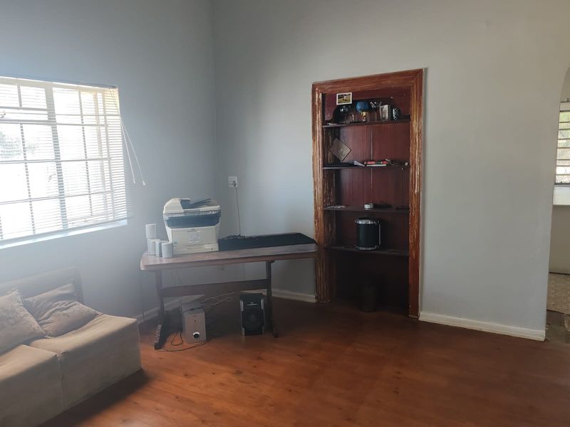 3 bedroom Property in Central - Photo 9