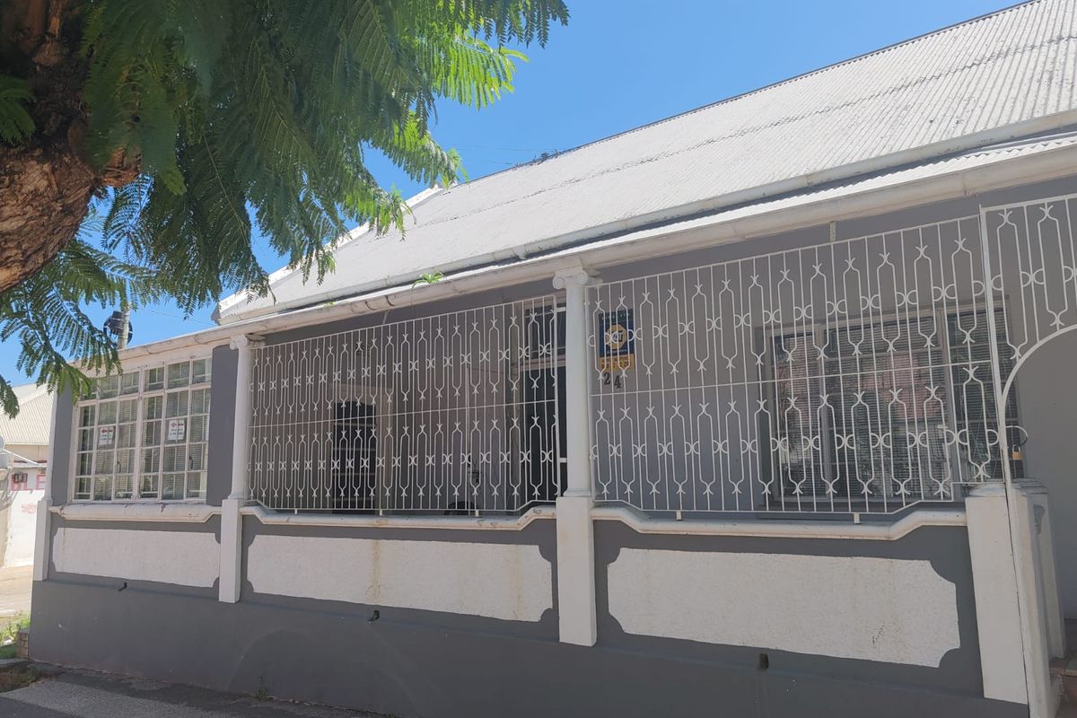 3 bedroom Property in Central - Photo 3