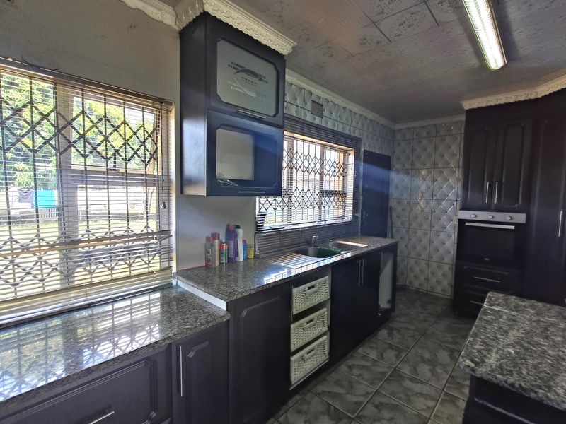 Spacious Three-Bedroom Home for Rent in Wild en Weide - Photo 3