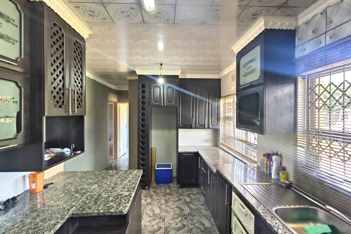 Spacious Three-Bedroom Home for Rent in Wild en Weide - Photo 4