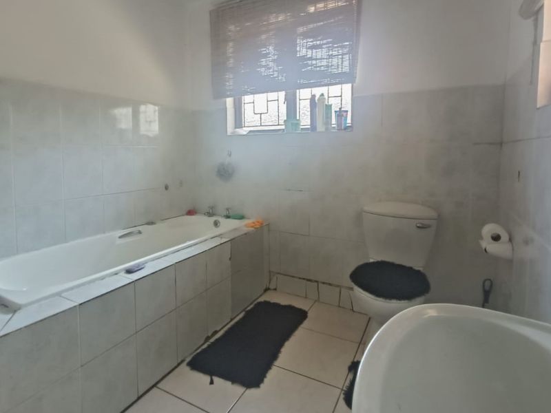 Modern Comfort Meets Tranquility in Birdswood – Your Dream Home Awaits! - Photo 10