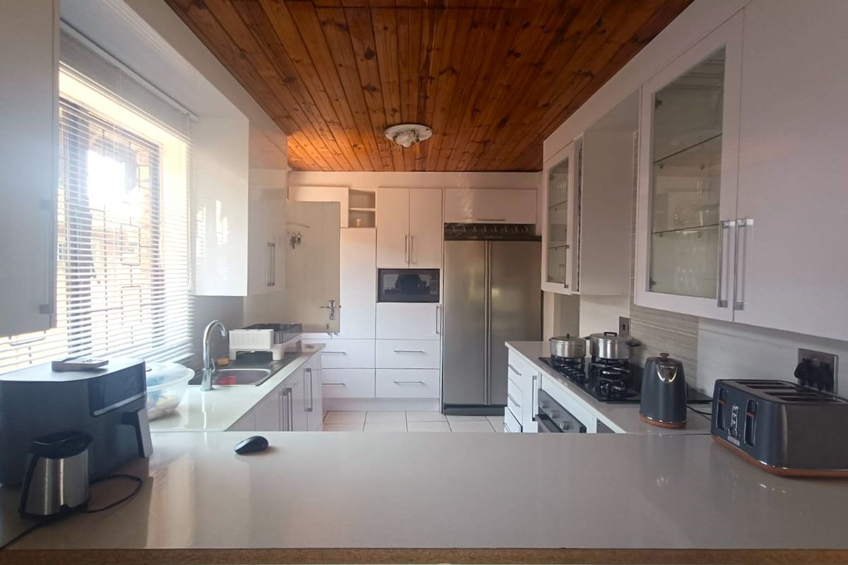 Modern Comfort Meets Tranquility in Birdswood – Your Dream Home Awaits! - Photo 3