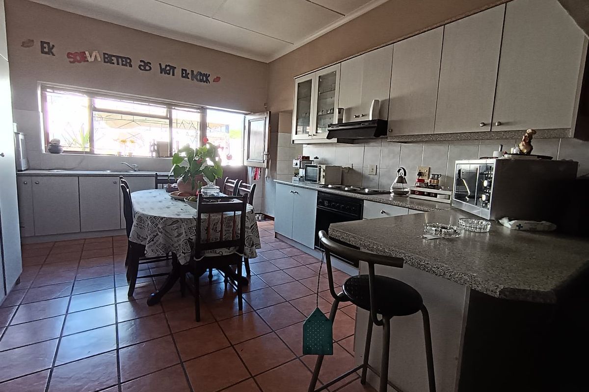 Super big erf for another cottage PLUS pool and income generating flatlets - Photo 5