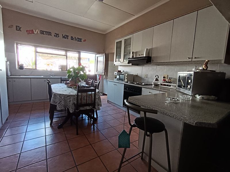 Super big erf for another cottage PLUS pool and income generating flatlets - Photo 5