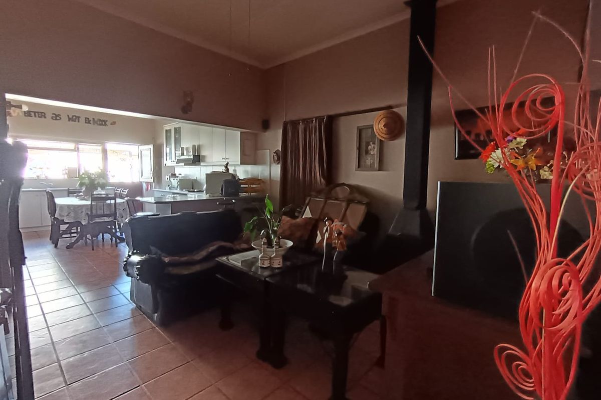 Super big erf for another cottage PLUS pool and income generating flatlets - Photo 3